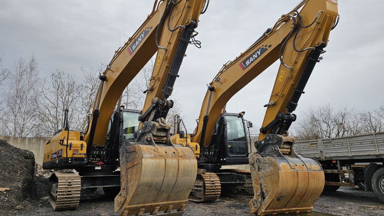 Гусеничный экскаватор