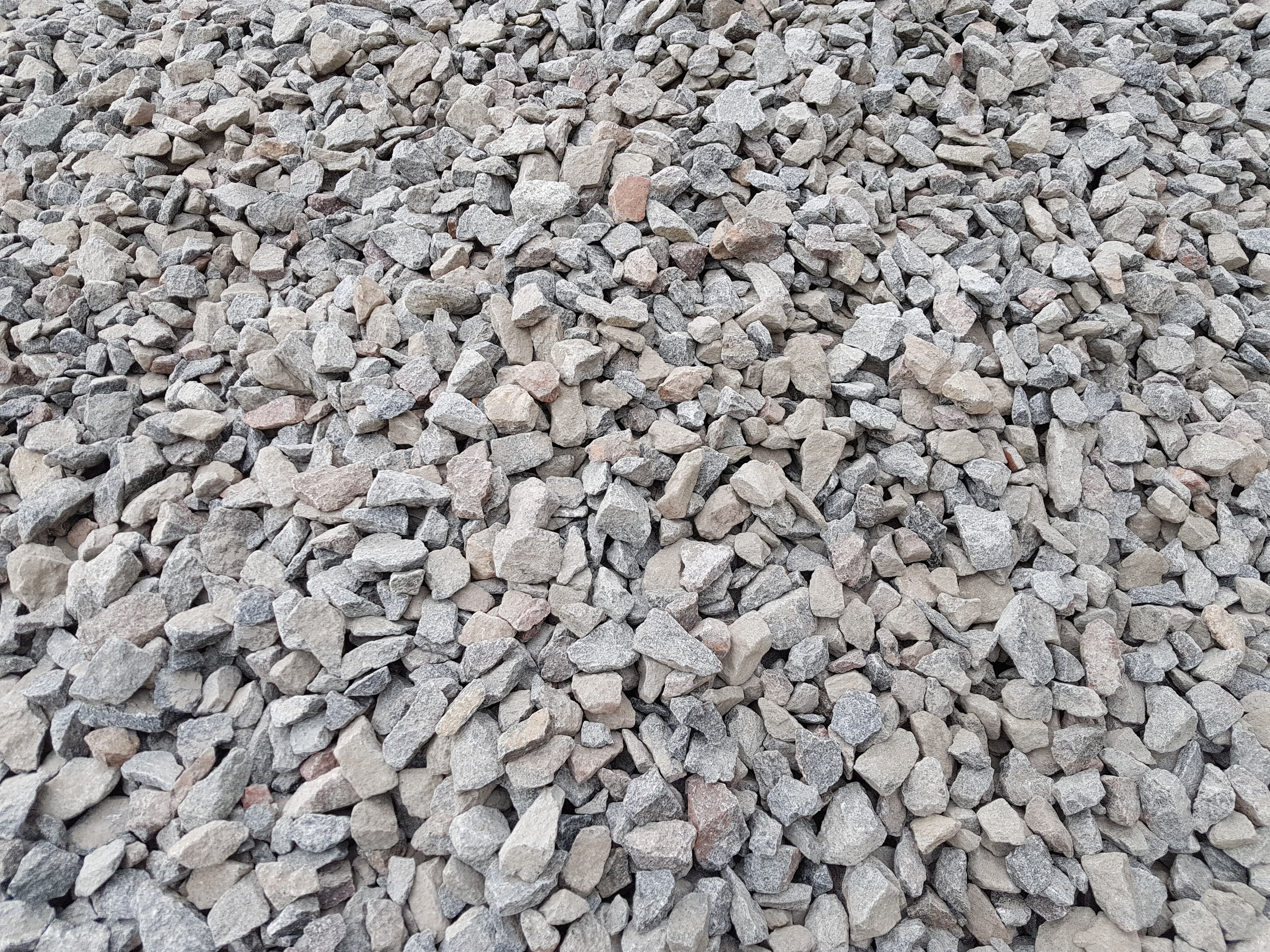 Щебень с доставкой в Санкт-Петербург, Ленинградскую область и другие регионы России